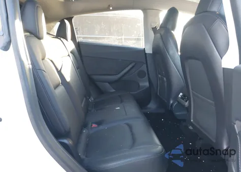 2021 Tesla Model Y Long Range Dual Motor All-Wheel Drive z USA, uszkodzony, nr VIN 5YJYGDEE1MF087375